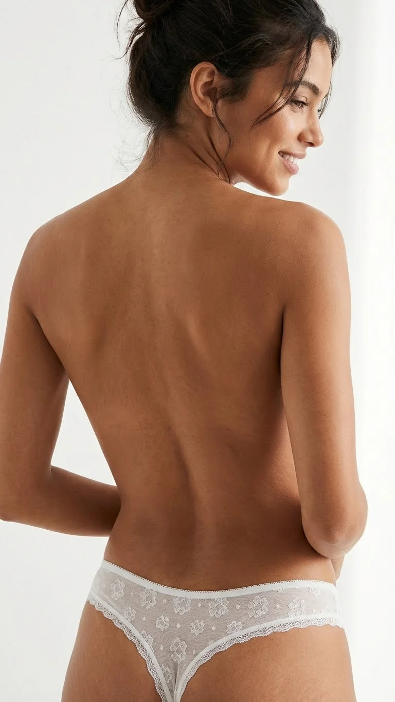 Jakarlı Pamuklu Slip Külot Off-White - Kendinden Desenli Yapı Detayı